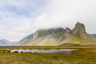 Doğa arka planında İzlanda 'nın güzel manzarası