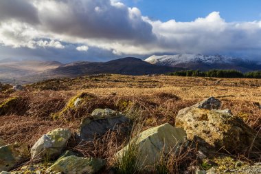 Galler 'in güzel dağları, doğanın arka planı.