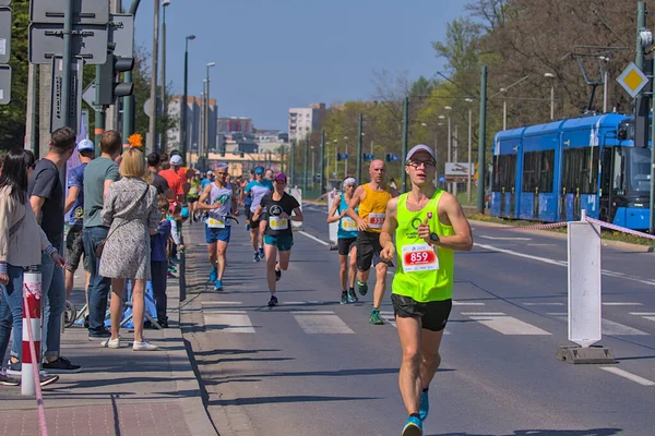 Cracóvia Polônia Abril 2023 Participantes Não Identificados Maratona Internacional Cracóvia — Fotografia de Stock