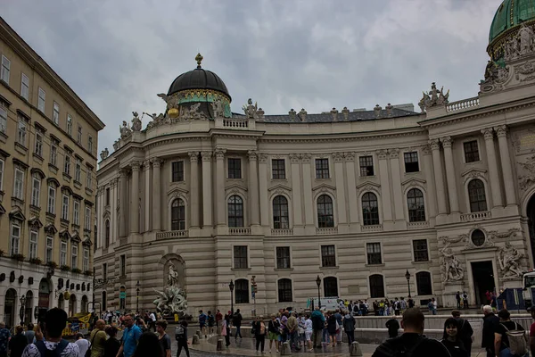 奥地利维也纳 2023年6月27日 奥地利维也纳霍夫堡王宫左翼 圣迈克尔广场上的霍夫堡宫殿 米夏利广场 受欢迎的旅游景点 — 图库照片