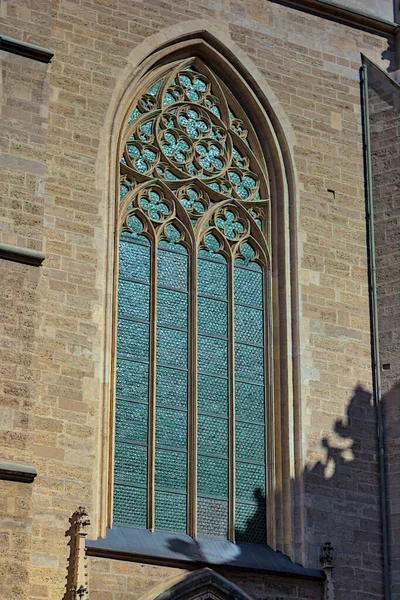 奥地利维也纳 2023年6月29日 哥特式大教堂的窗户 Minorite Church Minoritenkirche罗马天主教堂位于Minoritenplatz 它是该地区最早的哥特式教堂之一 — 图库照片