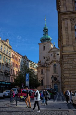 Prag, Çek Cumhuriyeti - 7 Ekim 2023: St. Havel Kilisesi veya Kostel Svaty Havel, diğer adıyla Saint Gallen. Katolik bir kilisedir ve büyük bir simgedir. Havelske Trziste Pazarı 'nda görüldü..