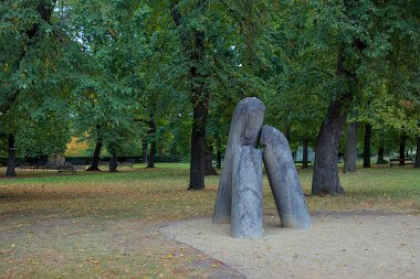 Karlakhov bahçesinde şeytan sütunu XV yüzyılı. Vysehrad. Prag 'da. Şeytanın Sütunu. Sertuv kambur. Efsaneye göre bir şeytan düşürmüş..