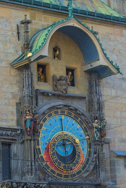 Prag Astronomik Saati veya Prag Orloj, ortaçağ astronomik saatidir. Zodyak çemberli saat kulesi ve Latince yazıtlar. Eski başkentin popüler bir mimari simgesi..