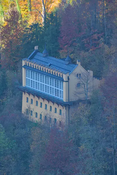 Hz. İsa 'nın Şapeli Hohenschwangau' daki Kral Hohenschwangau Kalesi 'nin eski portakallarında inşa edilmiştir. Benzersiz mimari, Schwangau 'nun doğal manzarasıyla güzelce bütünleşmiştir..