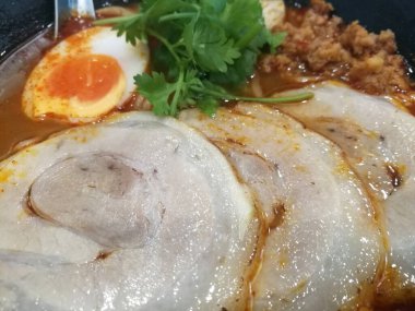 Domuz etli Japon Erişteleri Yakından Görüntü.