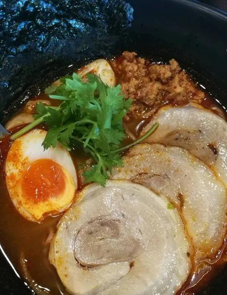 豚肉を閉じ込めた日本の麺ビュー — ストック写真