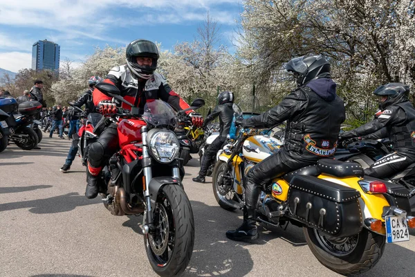 Sofya, Bulgaristan - 25 Mart 2023: Bulgaristan 'ın Sofya kentinde yaz motosiklet sezonunun resmi açılışı