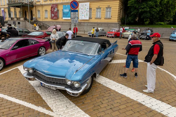 ソフィア ブルガリア 2023年6月10日 レトロなパレード古いヴィンテージやヴィンテージ車や車 レトロな車キャデラックエルドラド1959 — ストック写真