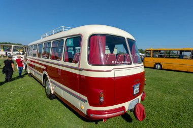 Brestovitsa, Bulgaristan - 01 Temmuz 2023: Retro otobüslerin ikinci toplantısı Skoda Karosa 706 RTO