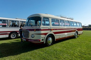 Brestovitsa, Bulgaristan - 01 Temmuz 2023: Retro otobüslerin ikinci toplantısı Skoda Karosa 706 RTO
