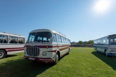 Brestovitsa, Bulgaristan - 01 Temmuz 2023: Retro otobüslerin ikinci toplantısı Skoda Karosa 706 RTO