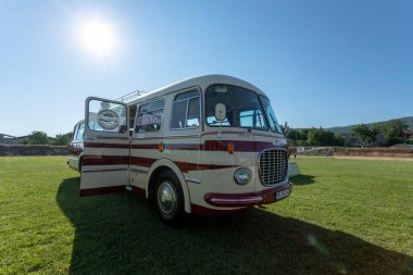 Brestovitsa, Bulgaristan - 01 Temmuz 2023: Retro otobüslerin ikinci toplantısı Skoda Karosa 706 RTO
