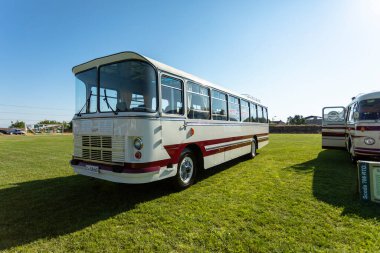 Brestovitsa, Bulgaristan - 01 Temmuz 2023: Retro otobüslerin ikinci toplantısı