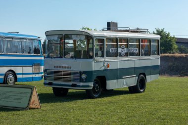 Brestovitsa, Bulgaristan - 01 Temmuz 2023: Retro otobüslerin ikinci toplantısı