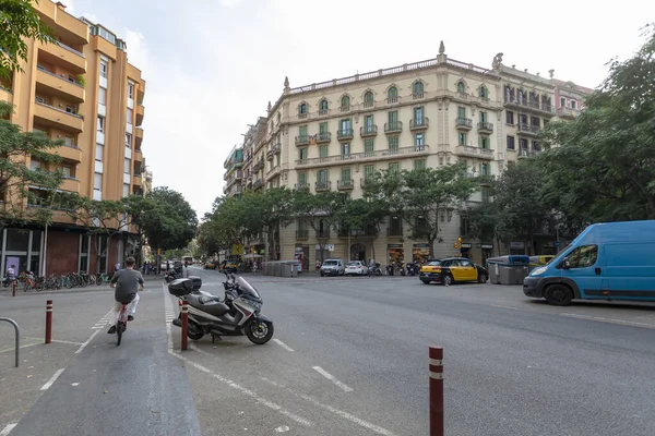バルセロナ スペイン 2023年6月22日 バルセロナの美しい通りをカメラで歩く — ストック写真