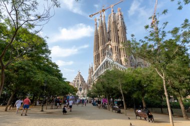 Barselona, İspanya - 21 Haziran 2023: Sagrada Familia. Gaudi 'nin Barselona' daki en ünlü ve tamamlanmamış kilisesi.