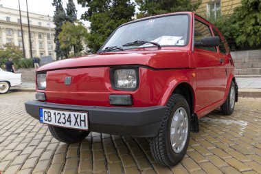 Sofya, Bulgaristan - 17 Eylül 2023: Eski veya Eski Otomobillerin Sonbahar Geçit Töreni, Retro Car Fiat 126 ELX 