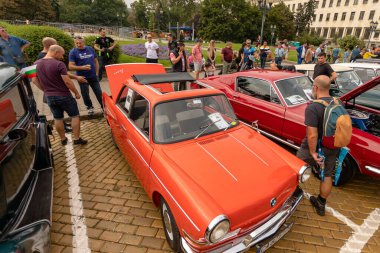 Sofya, Bulgaristan - 17 Eylül 2023: Eski veya Eski Otomobillerin Sonbahar Geçit Töreni, Retro Car BMW 700 LS Luxus - 1964