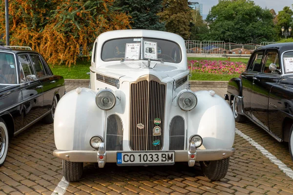 Sofia Bulgaria Syyskuuta 2023 Vanhojen Tai Vintage Autojen Syksyinen Retro — kuvapankkivalokuva