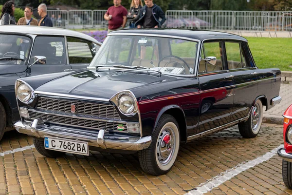 保加利亚索菲亚 2023年9月17日 旧车或旧车的秋季复古游行 Fiat 1500 — 图库照片