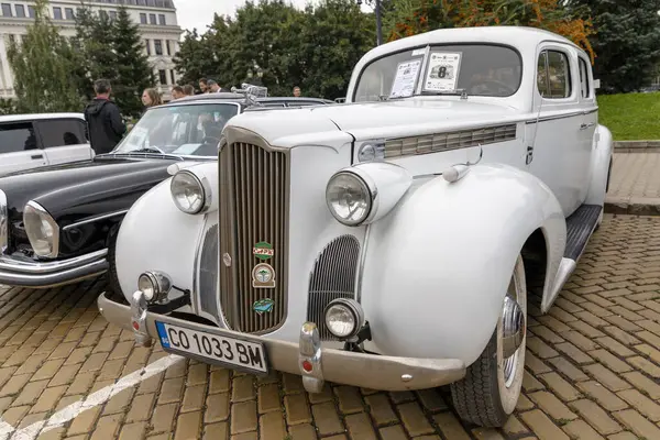 Sofia Bulgaria Syyskuuta 2023 Vanhojen Tai Vintage Autojen Syksyinen Retro — kuvapankkivalokuva