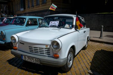 Sofya, Bulgaristan - 15 Haziran 2024: Bulgaristan 'ın başkenti Sofya' daki Spring Retro Parade 'de eski retro otomobillerin geçit töreni, Trabant 601