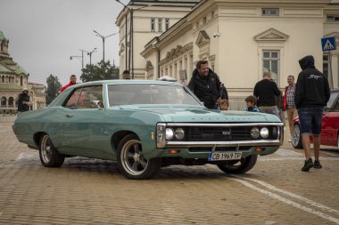 Sofya, Bulgaristan - 15 Eylül 2024: Bulgaristan 'ın başkenti Sofya' daki Autumn Retro Parade 'de eski model otomobil geçidi, 1969 Chevrolet Bel Air