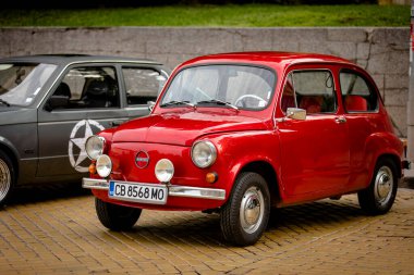 Sofya, Bulgaristan - 31 Mayıs 2025: Bulgaristan 'ın başkenti Sofya' daki Spring Retro Parade 'de eski retro otomobillerin geçit töreni, eski otomobil Zastava 750