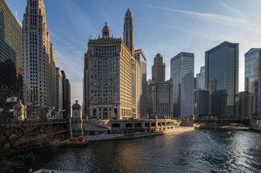 Chicago, IL, ABD - Mart 2019: Şikago Nehri boyunca Mimari Majesteleri