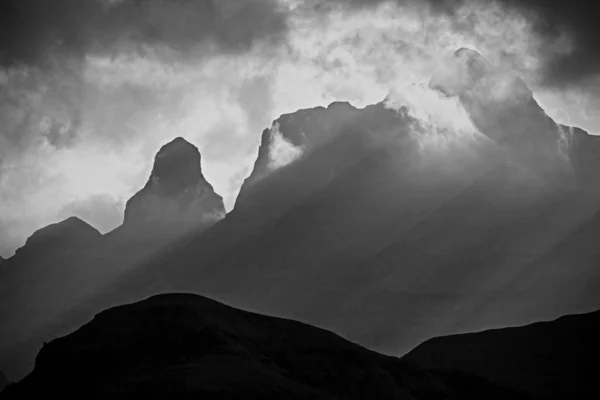 Monochrome Image Stormy Sunset Cathedral Peak Drakensberg Mountains Kwazulu Natal — Stock Photo, Image