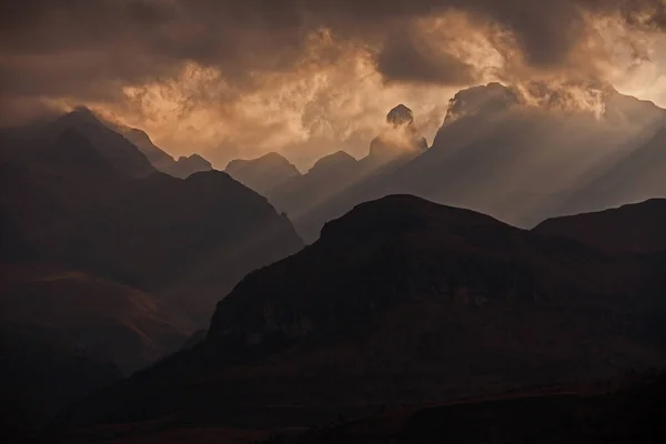 Stormy Sunset Cathedral Peak Drakensberg Mountains Kwazulu Natal Province South — Stock Photo, Image
