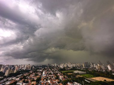Büyük şehirde fırtına var. Sao Paulo şehri, Brezilya. Güney Amerika.