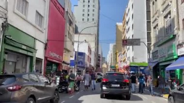Alışveriş caddesi. Santa Ifigenia Caddesi. Sao Paulo şehri, Brezilya.