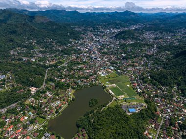 Güzel dağ kasabası. Teresopolis şehri, Rio de Janeiro eyaleti, Brezilya. Güney Amerika.