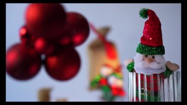 Mutlu Noeller ve yeni yıl geçmişi. Noel süslemesi.