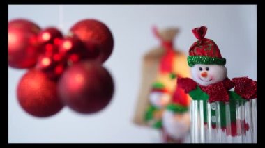Mutlu Noeller ve yeni yıl geçmişi. Noel süslemesi.