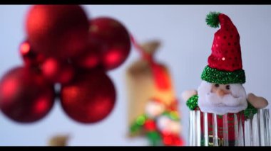 Mutlu Noeller ve yeni yıl geçmişi. Noel süslemesi.