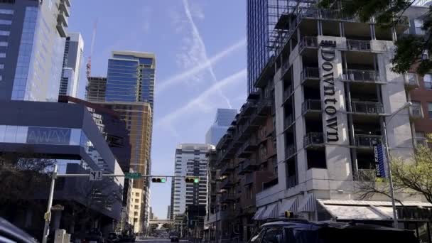 Voiture Conduisant Dans Une Avenue Dans Journée Austin États Unis — Video