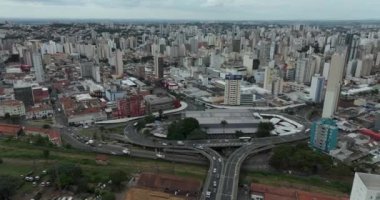 Dünyanın dört bir yanındaki şehirlerin havadan görünüşü. Campinas şehri, Sao Paulo eyaleti, Brezilya. Güney Amerika.