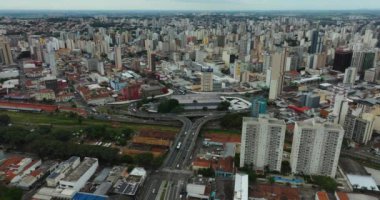 Dünyanın dört bir yanındaki şehirlerin havadan görünüşü. Campinas şehri, Sao Paulo eyaleti, Brezilya. Güney Amerika.