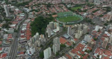 Futbol stadyumlarının hava manzarası. Prenses Altın Küpe Stadyumu. Guarani Futbol Kulübü. Campinas, Sao Paulo Eyaleti, Brezilya.