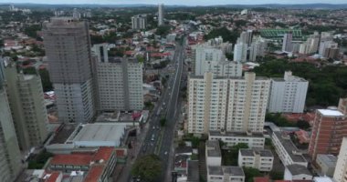 Dünyanın dört bir yanındaki şehirlerin havadan görünüşü. Campinas şehri, Sao Paulo eyaleti, Brezilya. Güney Amerika. Dr. Moraes Salles Caddesi.
