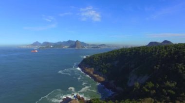 Dünyanın dört bir yanındaki plajların havadan görünüşü. Piratininga Plajı, Niteroi Şehri, Brezilya.