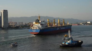 Büyük şehirlerdeki gemiler ve tekneler. Santos City, Sao Paulo Eyaleti, Brezilya. 08/09/2024