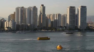 Büyük şehirlerdeki gemiler ve tekneler. Santos City, Sao Paulo Eyaleti, Brezilya. 08/09/2024