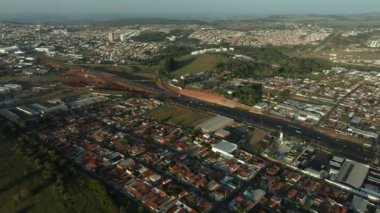 Brezilya 'nın Sao Paulo eyaletindeki Botucatu şehrinin Kraliyet İlçe Villa, Imperial Park, Marajoara Park ve Central Park bölgelerini kapsayan hava manzarası. 10/08/2024
