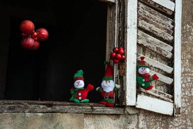 Noel Baba ve Kardan Adam Noel ve Yeni Yıl için birlikte. Noel ve Yeni Yıl konsepti. 12-01-2024