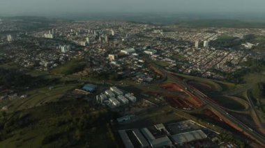 Güney Amerika 'daki şehirlerin havadan görüntüsü. Botucatu şehri, Sao Paulo Eyaleti, Brezilya. 10-08-2024