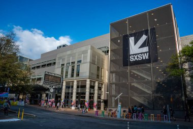 602 E 4. Cadde, Austin, TX 78701, Texas, Birleşik Devletler. 03-09-2024 SXSW 2024 - Güneybatı Konferansları ve Festivalleri. South by Southwest, yaratıcı insanların amaçlarına ulaşmalarına yardım etmeye adanmıştır..